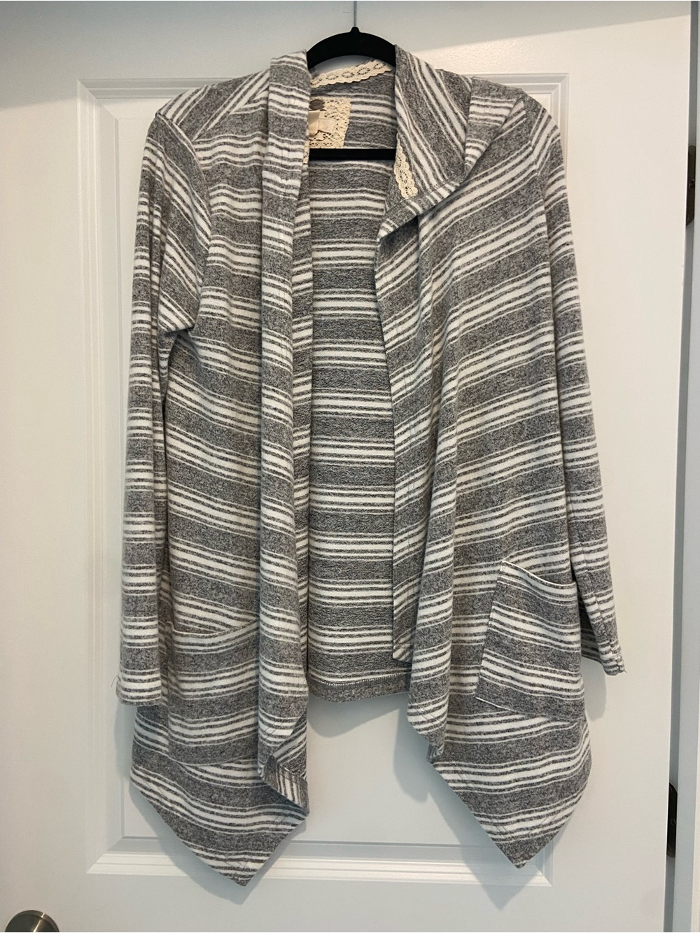 Cupio Gray & White Striped Open-Front Cardigan